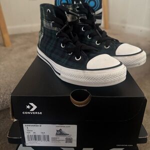 Converse Chuck Taylor All Star High Top Youth Size 1 – Style A09287F